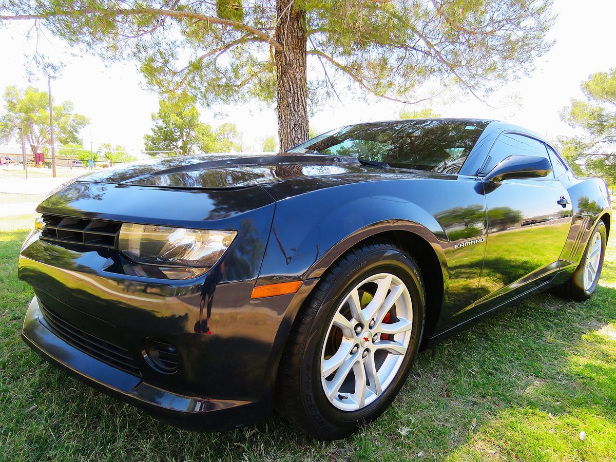 2015 Chevrolet Camaro Coupe photo 2