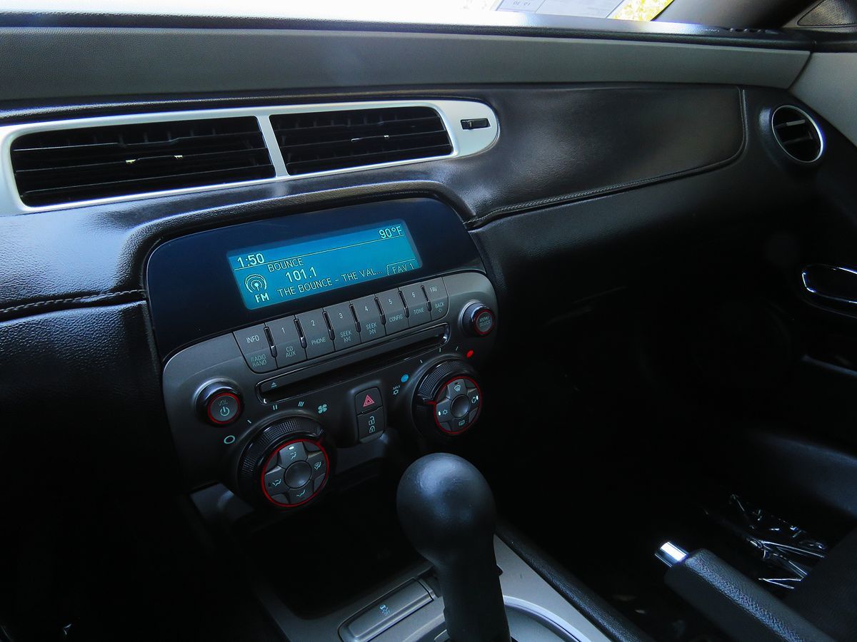 2015 Chevrolet Camaro Coupe photo 21