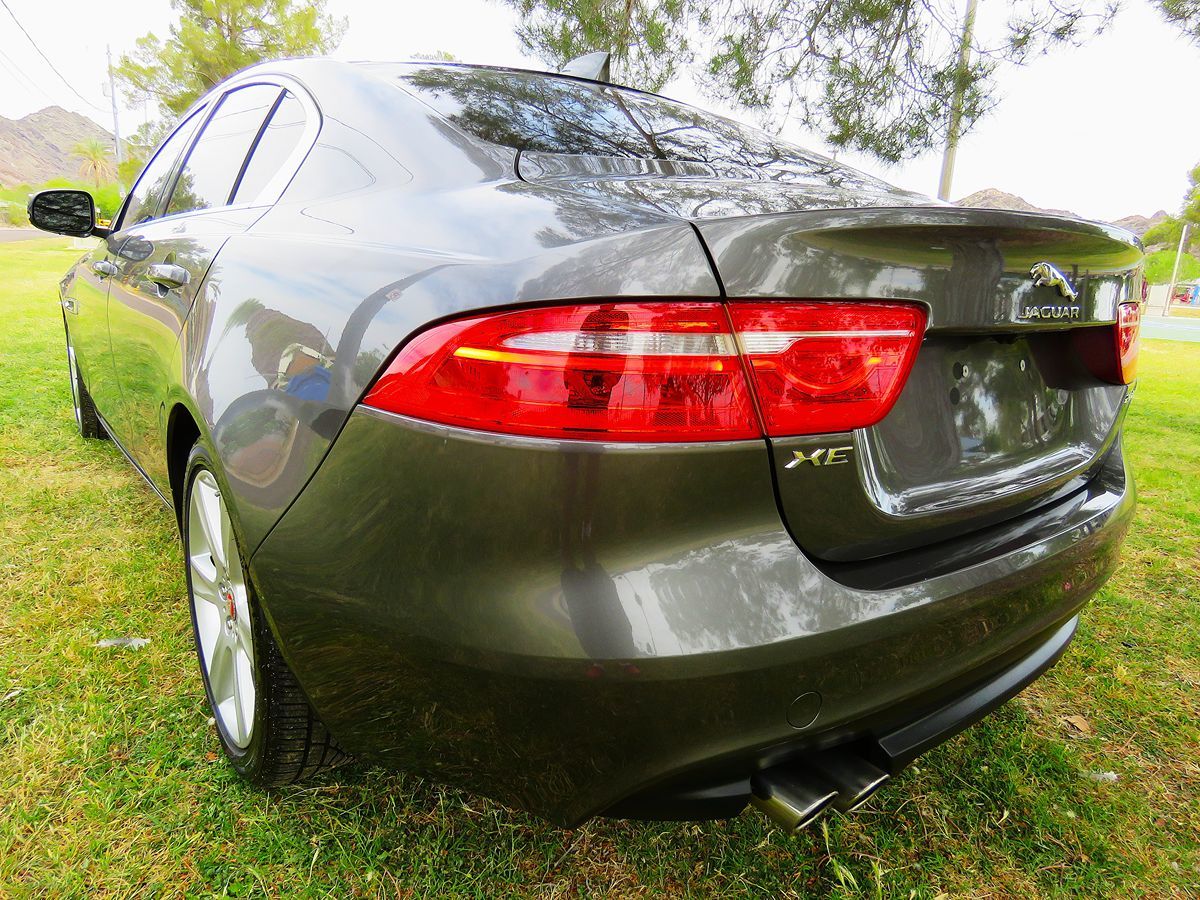 2018 Jaguar XE Prestige photo 5