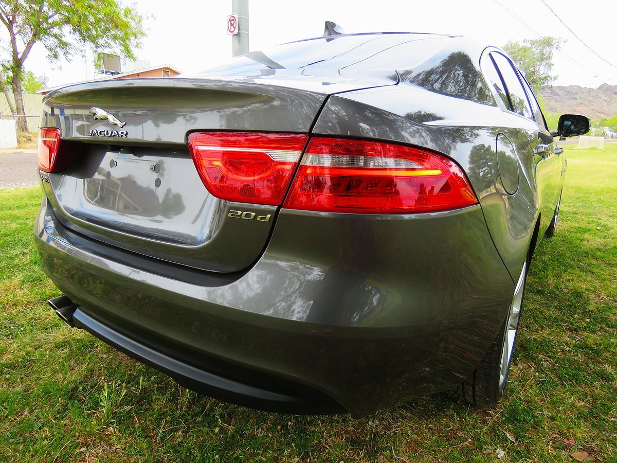 2018 Jaguar XE Prestige photo 6