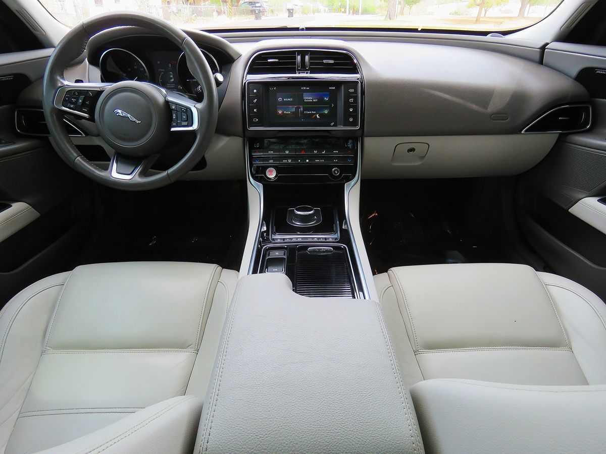 2018 Jaguar XE Prestige photo 26