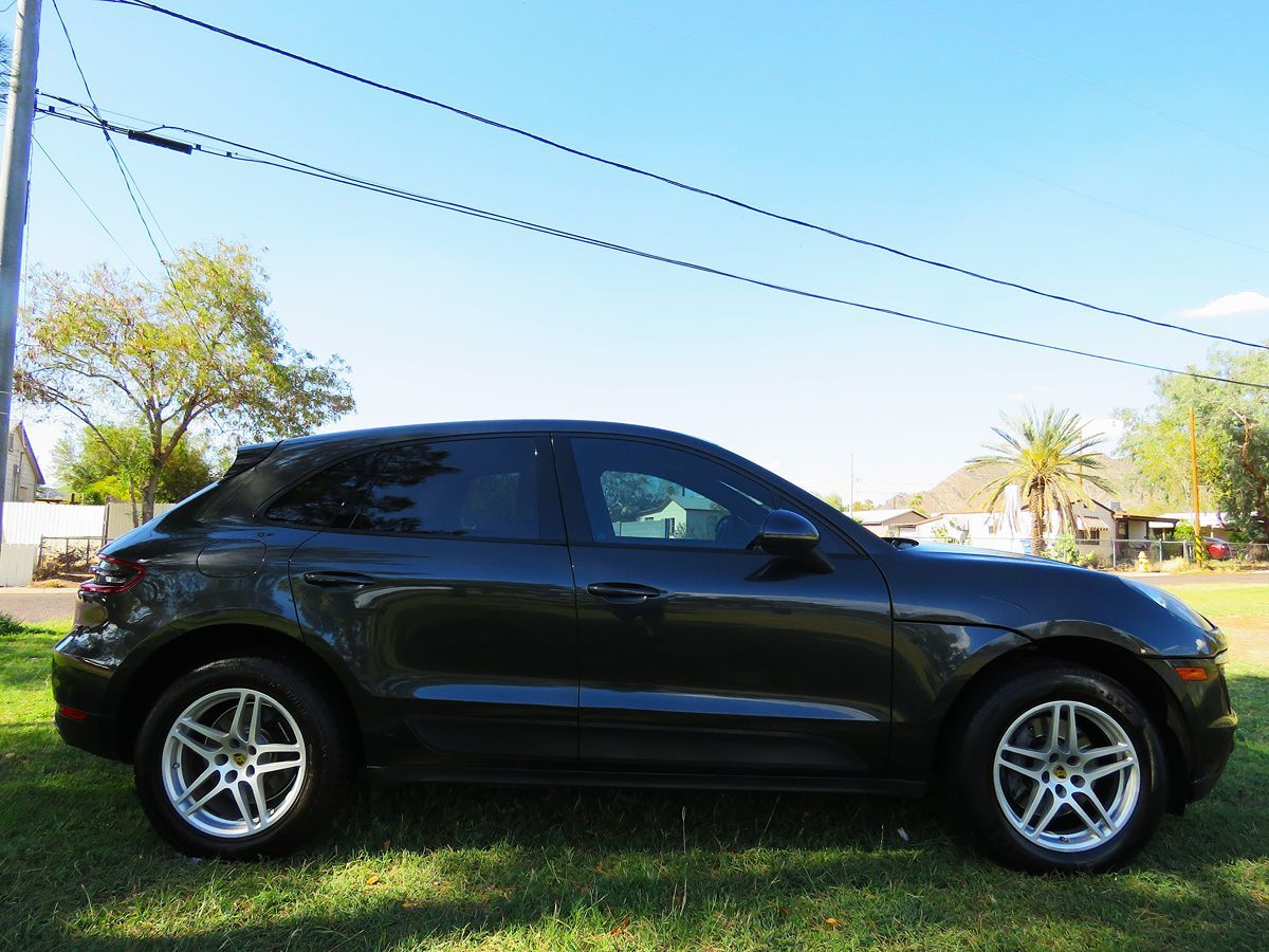 2017 Porsche Macan photo 9