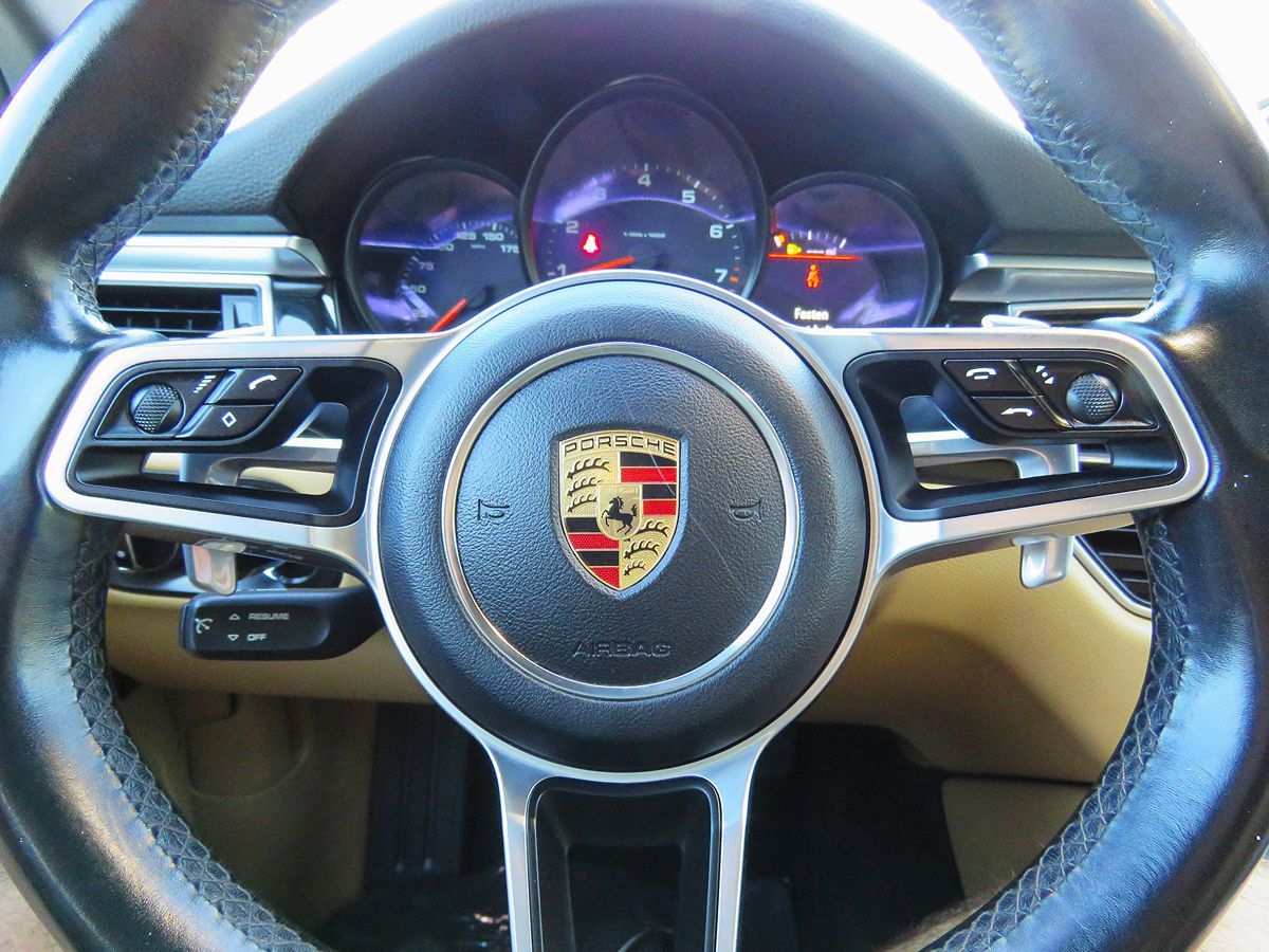 2017 Porsche Macan photo 24