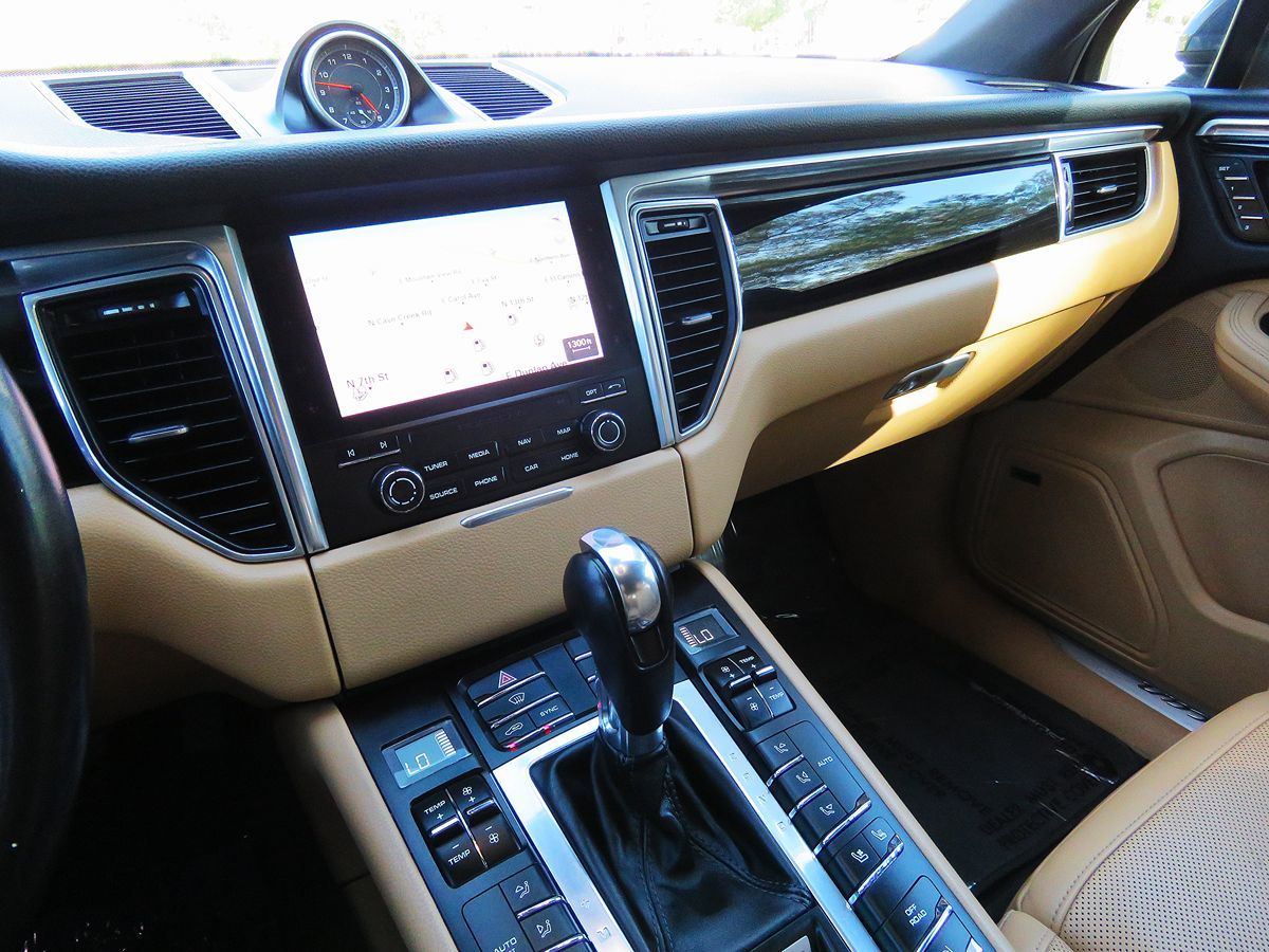 2017 Porsche Macan Base - Photo 25