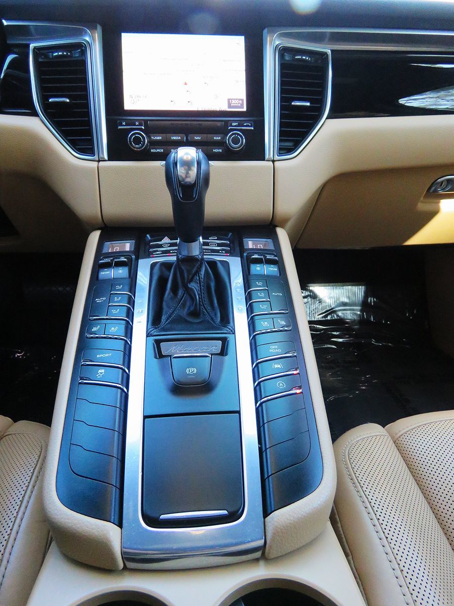 2017 Porsche Macan Base - Photo 27