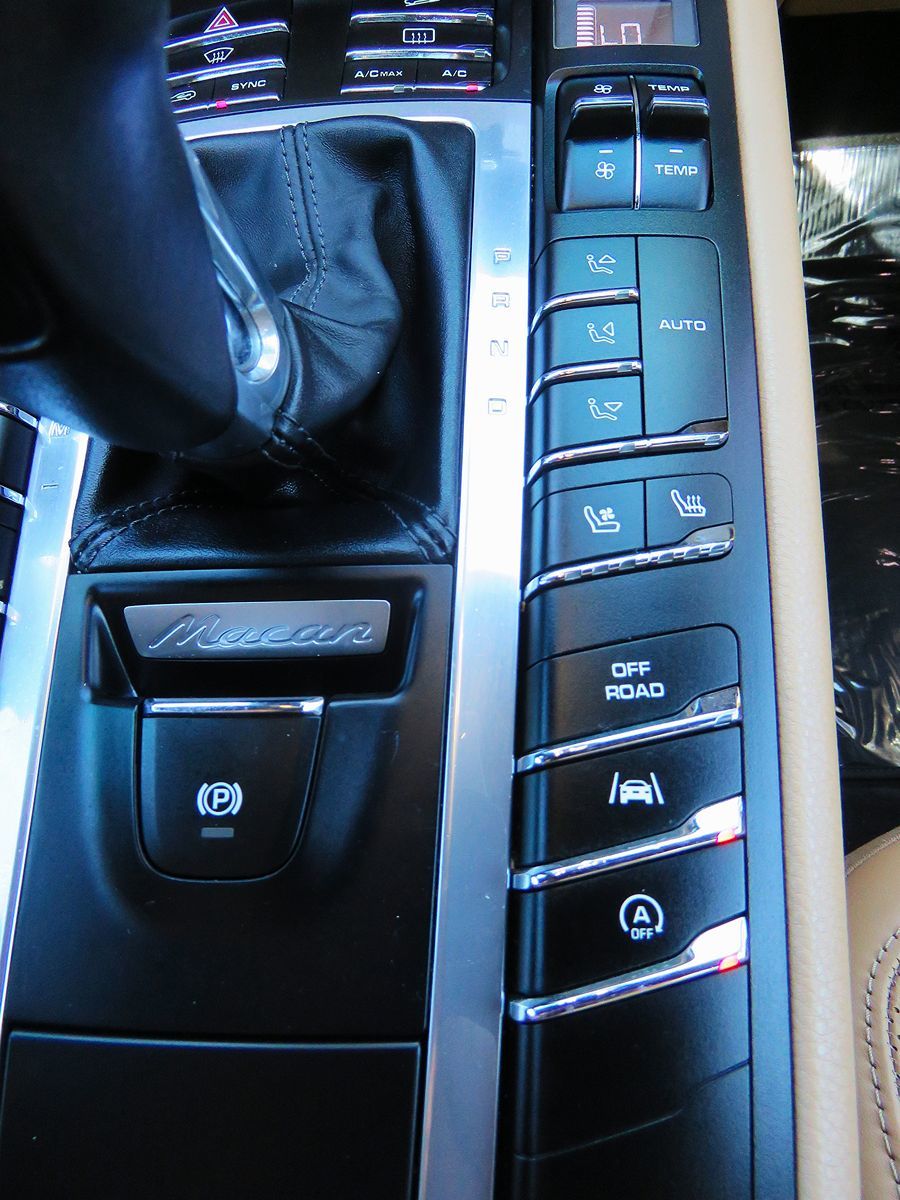 2017 Porsche Macan Base - Photo 29