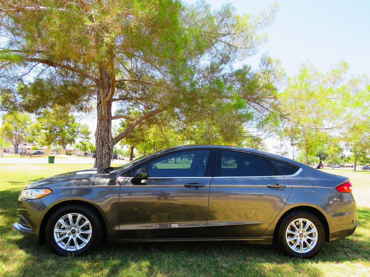 2018 Ford Fusion S photo 3