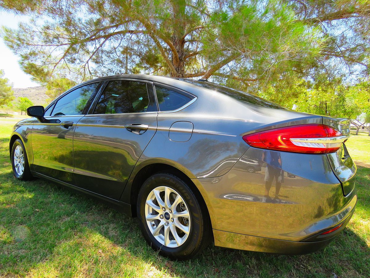 2018 Ford Fusion S photo 4