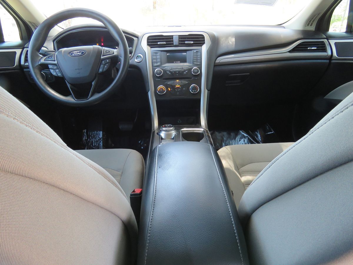 2018 Ford Fusion S photo 24