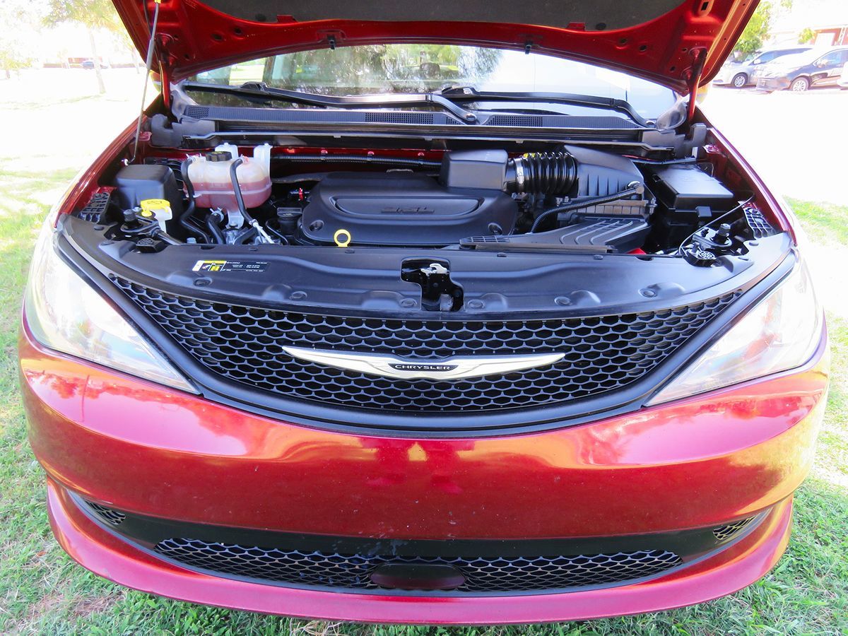 2021 Chrysler Voyager LX photo 13