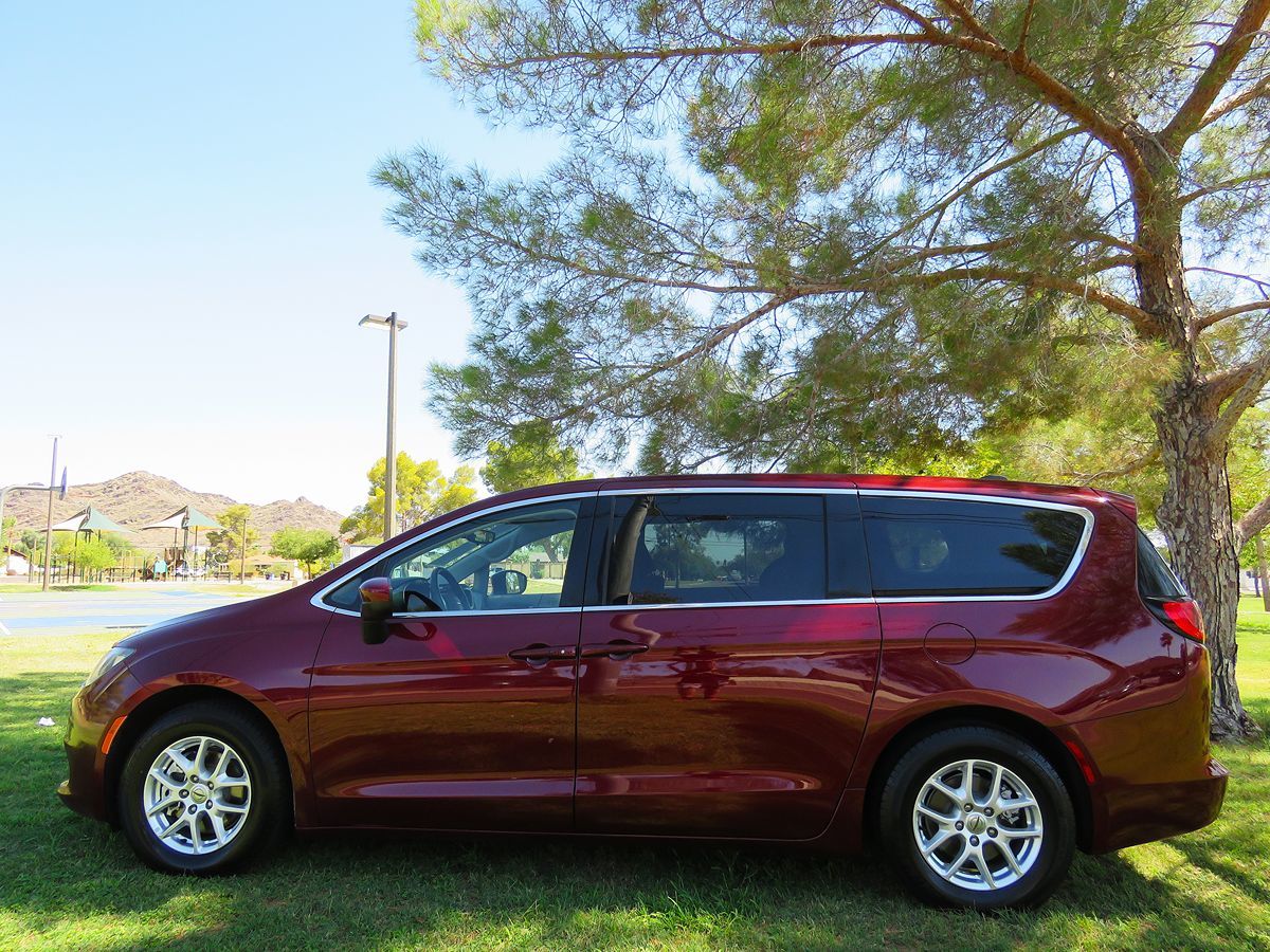2021 Chrysler Voyager LX photo 3