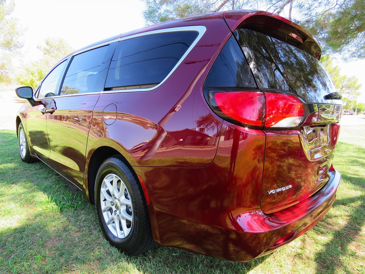 2021 Chrysler Voyager LX photo 4