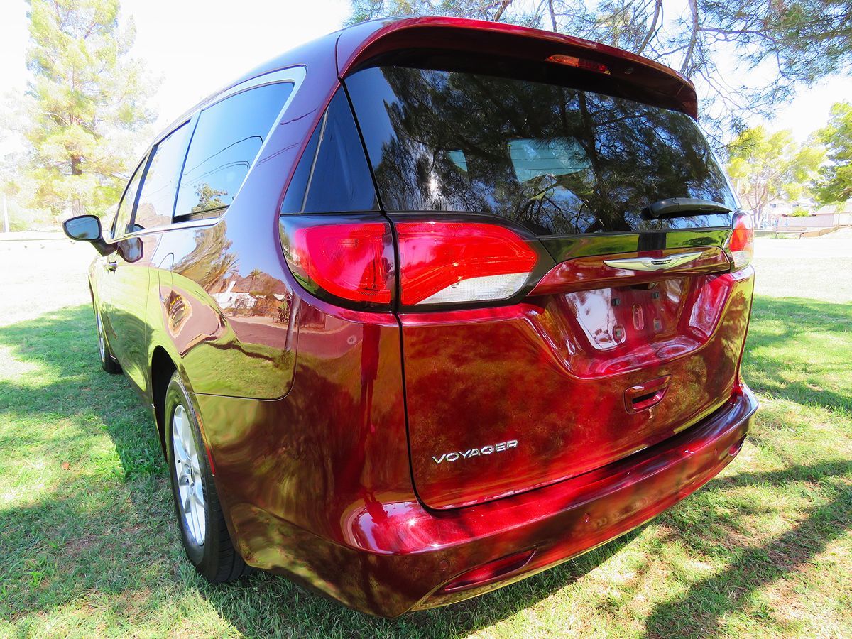 2021 Chrysler Voyager LX photo 5