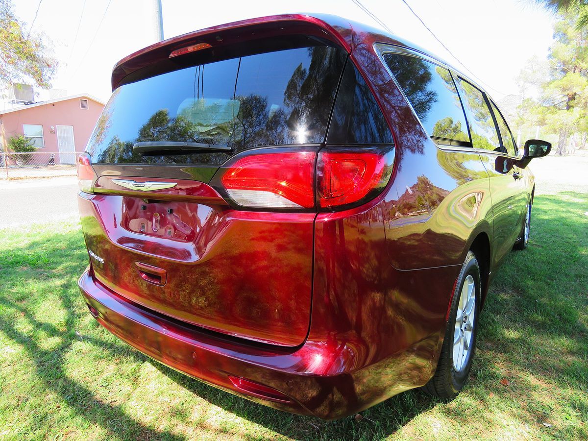 2021 Chrysler Voyager LX photo 7