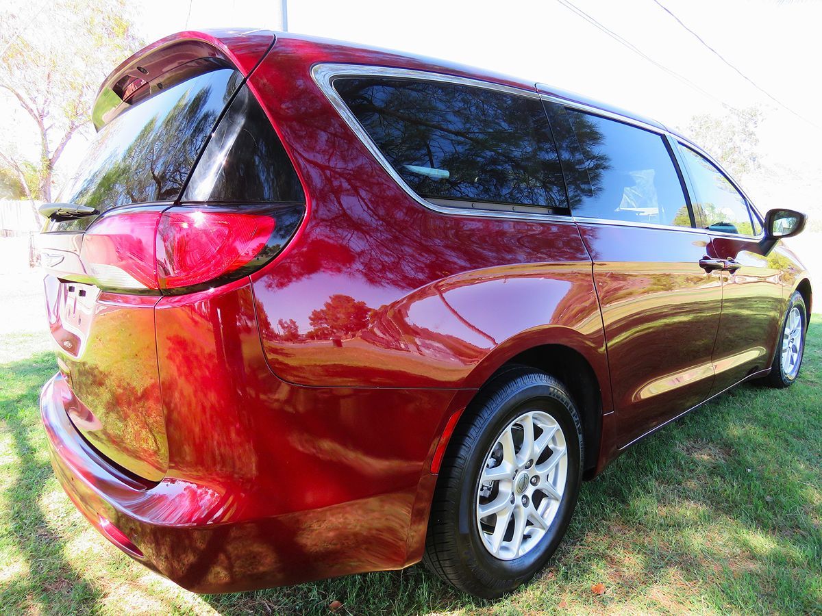 2021 Chrysler Voyager LX photo 8