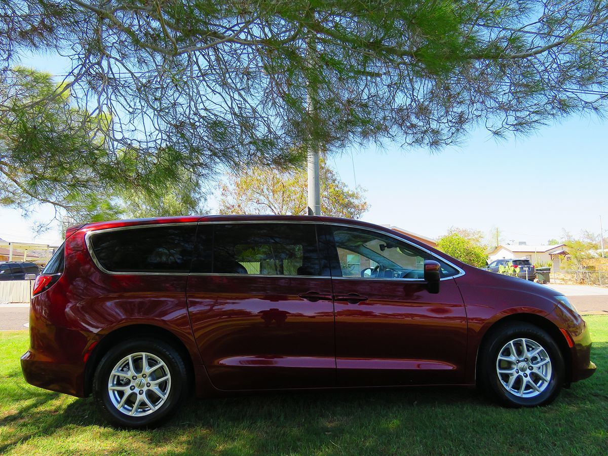 2021 Chrysler Voyager LX photo 9