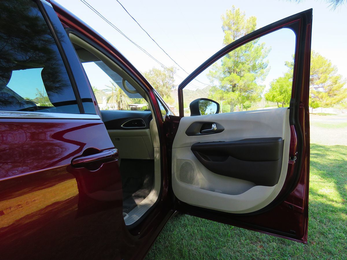 2021 Chrysler Voyager LX photo 14