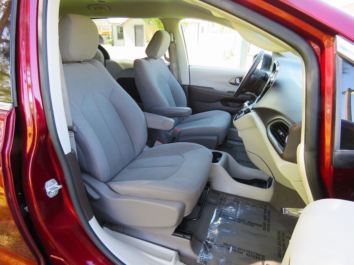2021 Chrysler Voyager LX photo 15