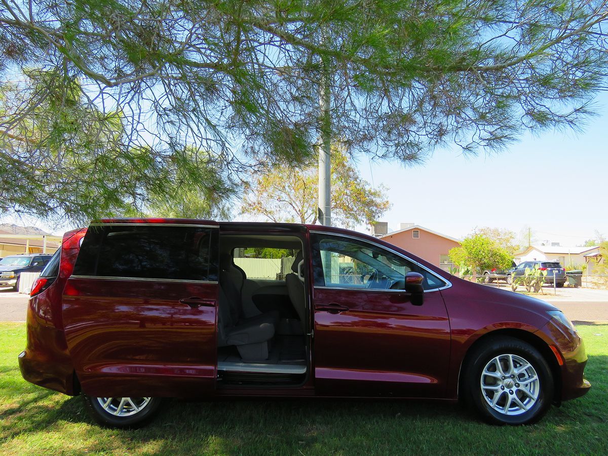 2021 Chrysler Voyager LX photo 16