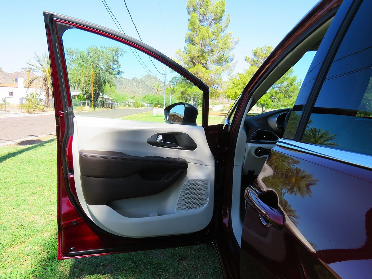 2021 Chrysler Voyager LX photo 21