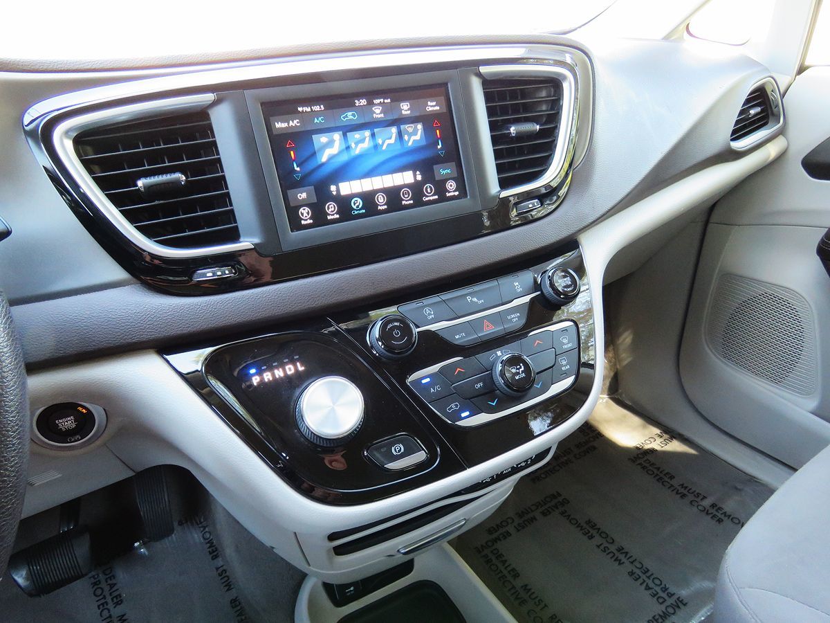 2021 Chrysler Voyager LX photo 24