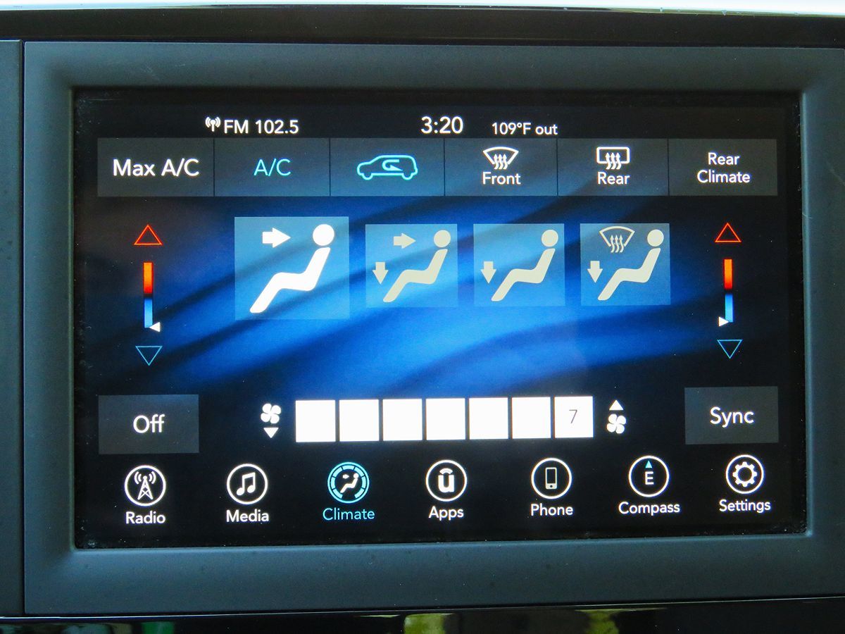2021 Chrysler Voyager LX photo 25