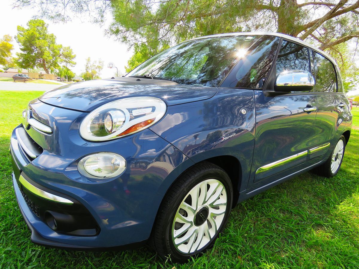 2018 Fiat 500L Lounge photo 2
