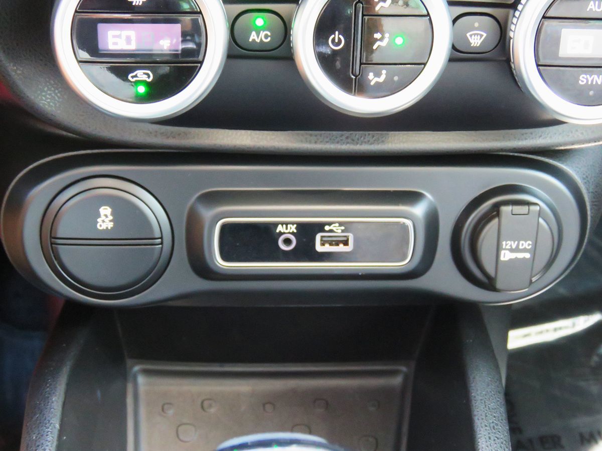 2018 Fiat 500L Lounge photo 28