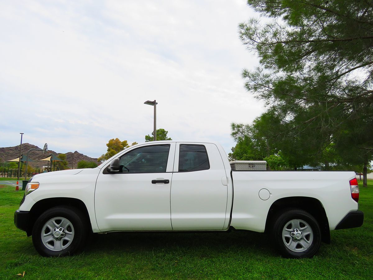 2017 Toyota Tundra SR photo 2