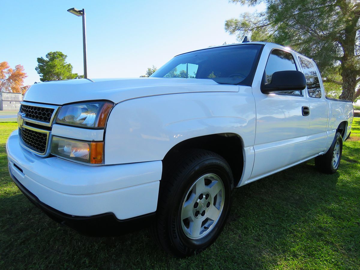 2006 Chevrolet Silverado 1500 LT2 photo 2