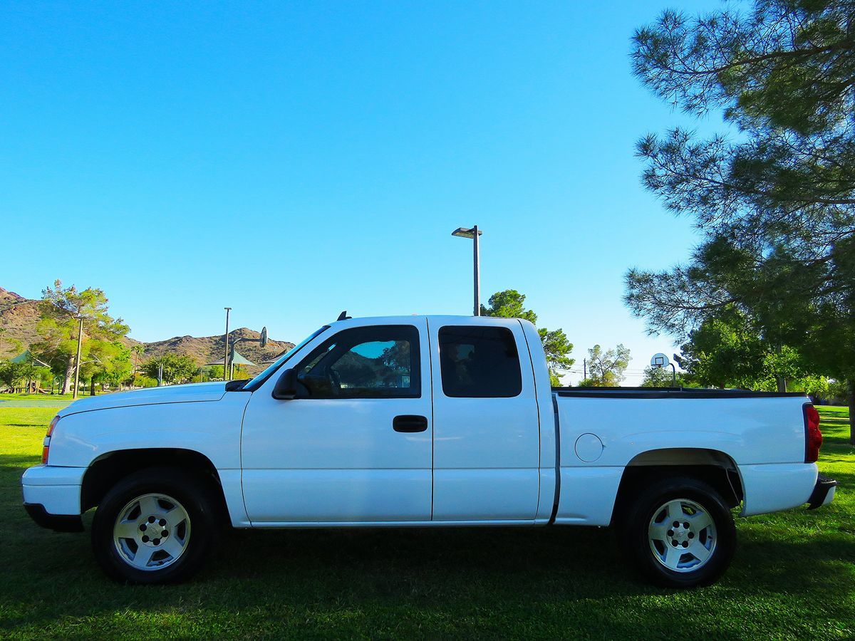 2006 Chevrolet Silverado 1500 LT2 photo 3