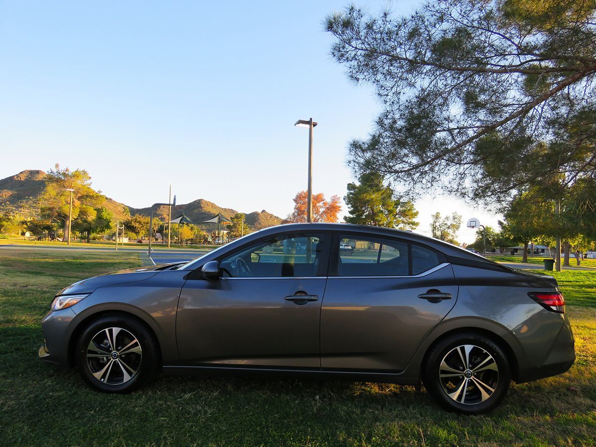 2022 Nissan Sentra SV photo 3
