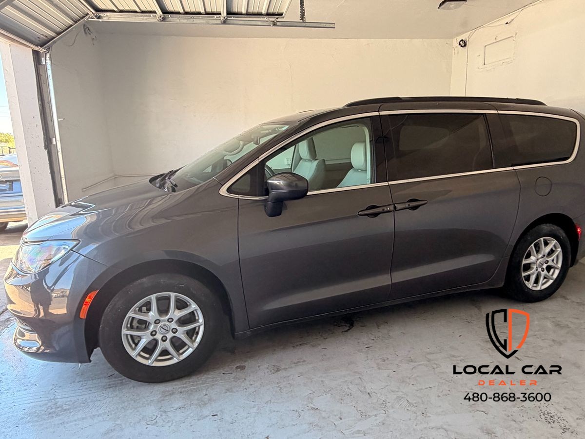 2021 Chrysler Voyager LXI's photo