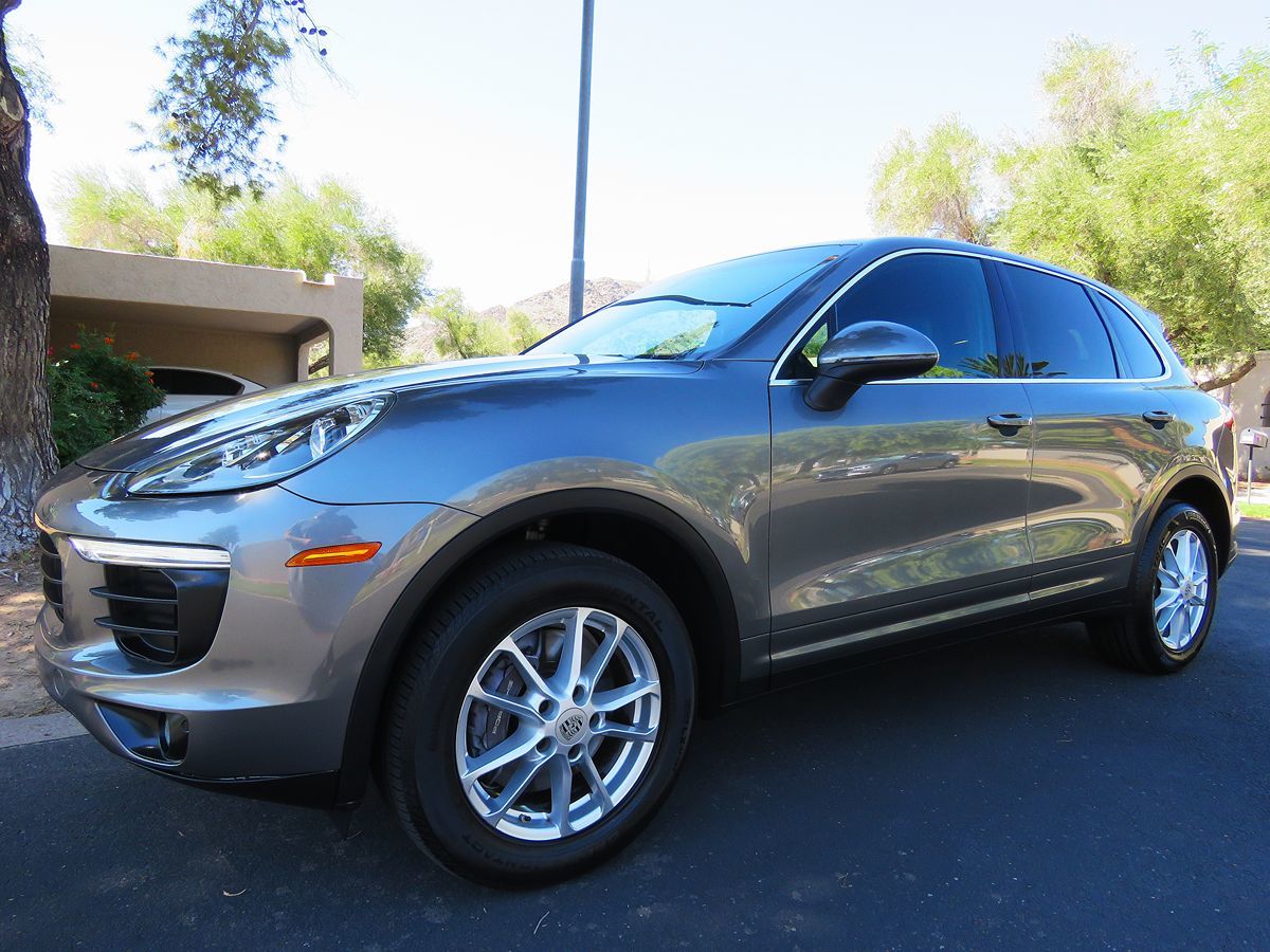 Photo 2 of this Porsche Cayenne