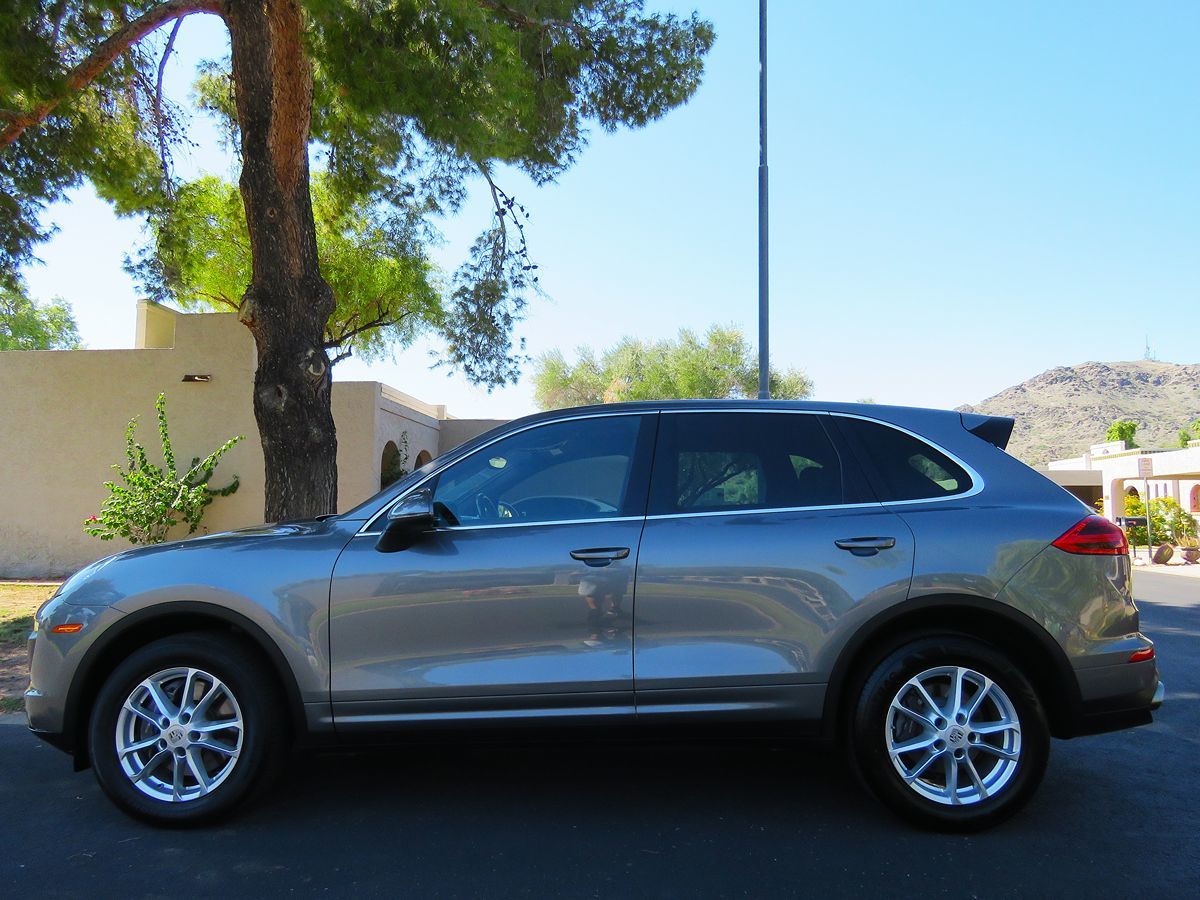 Photo 3 of this Porsche Cayenne