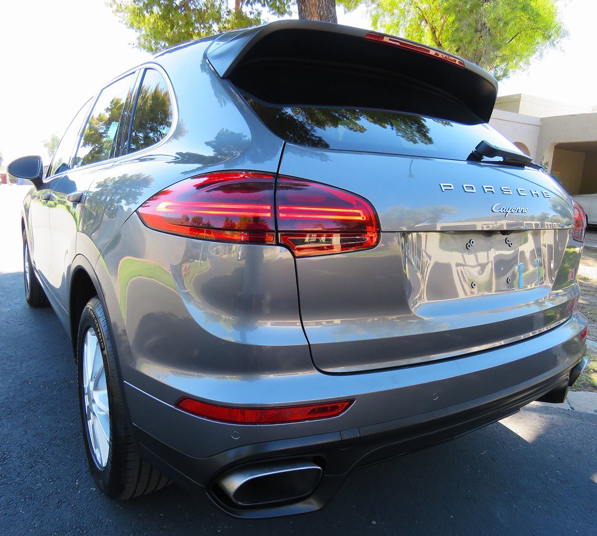 Photo 5 of this Porsche Cayenne