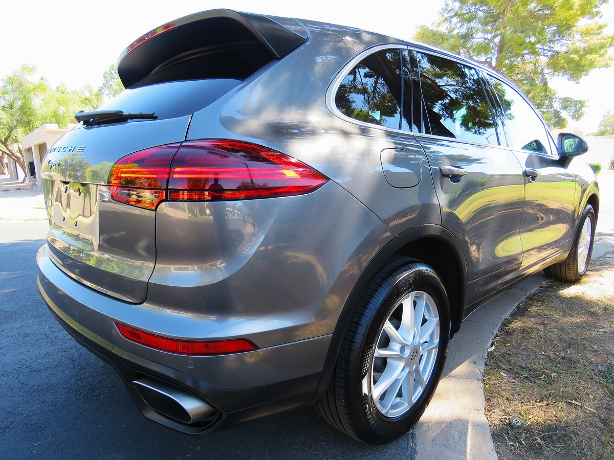 Photo 7 of this Porsche Cayenne