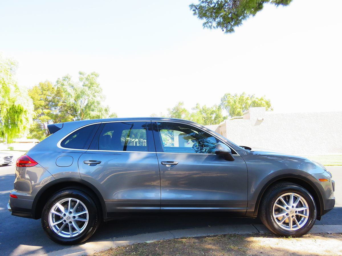 Photo 9 of this Porsche Cayenne