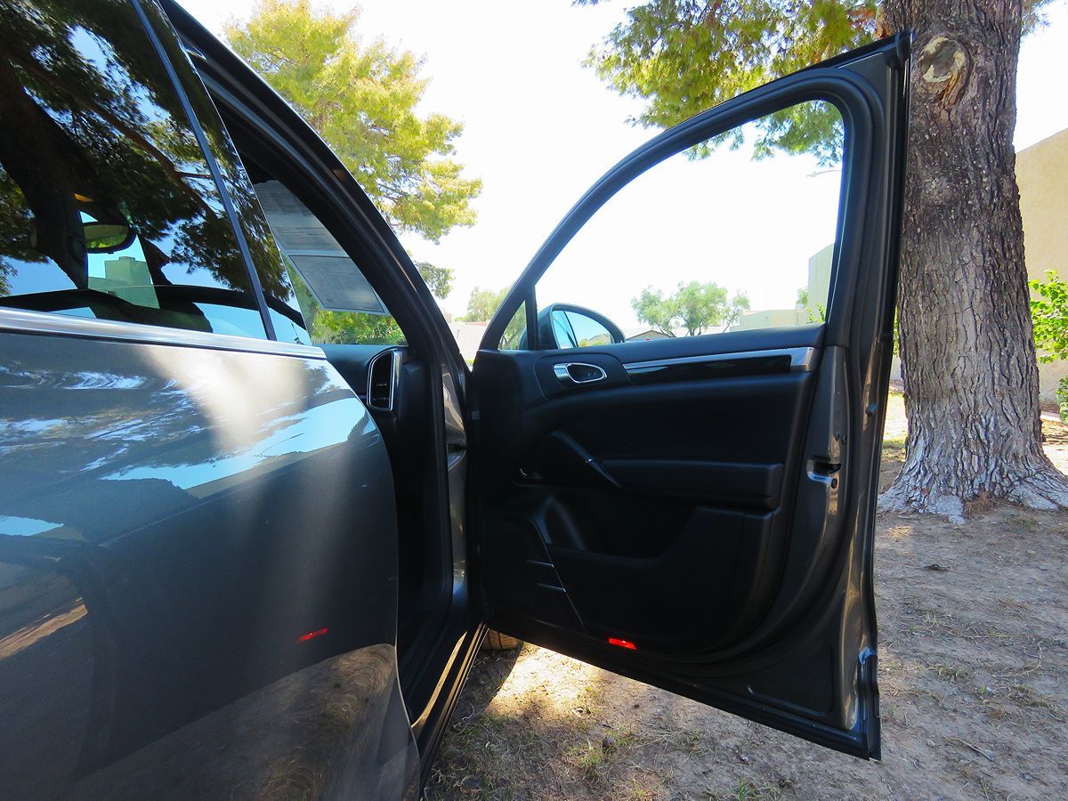 Photo 13 of this Porsche Cayenne