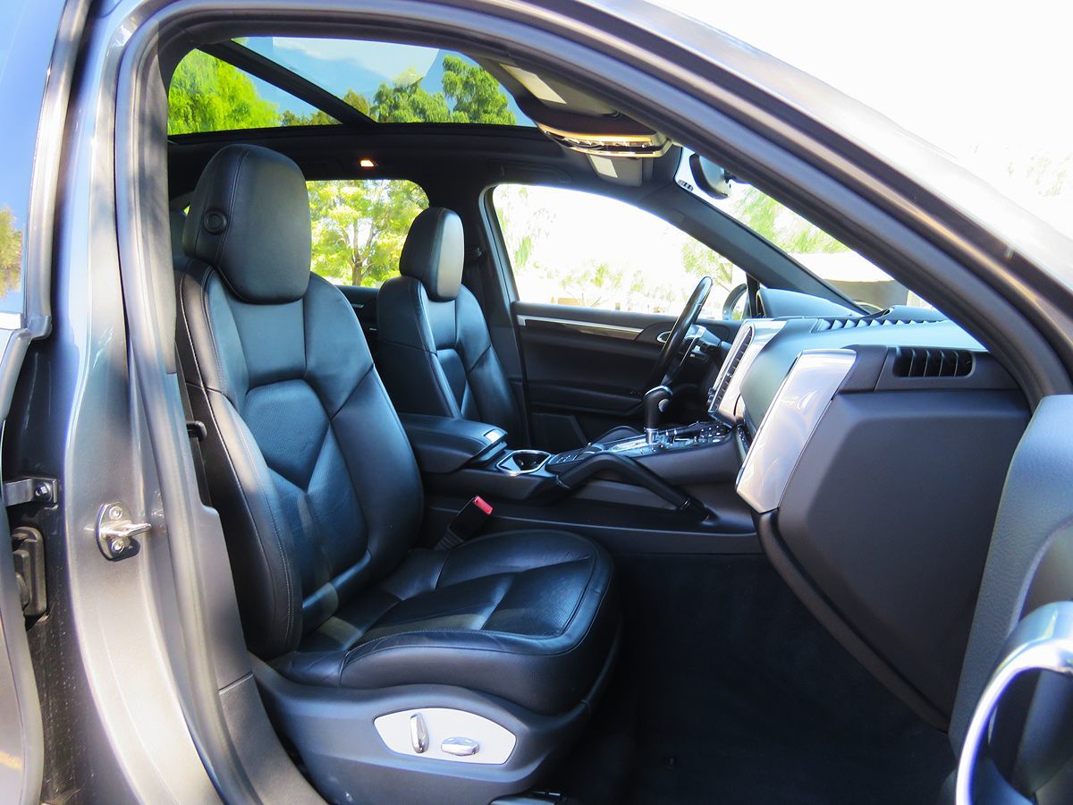 Photo 16 of this Porsche Cayenne