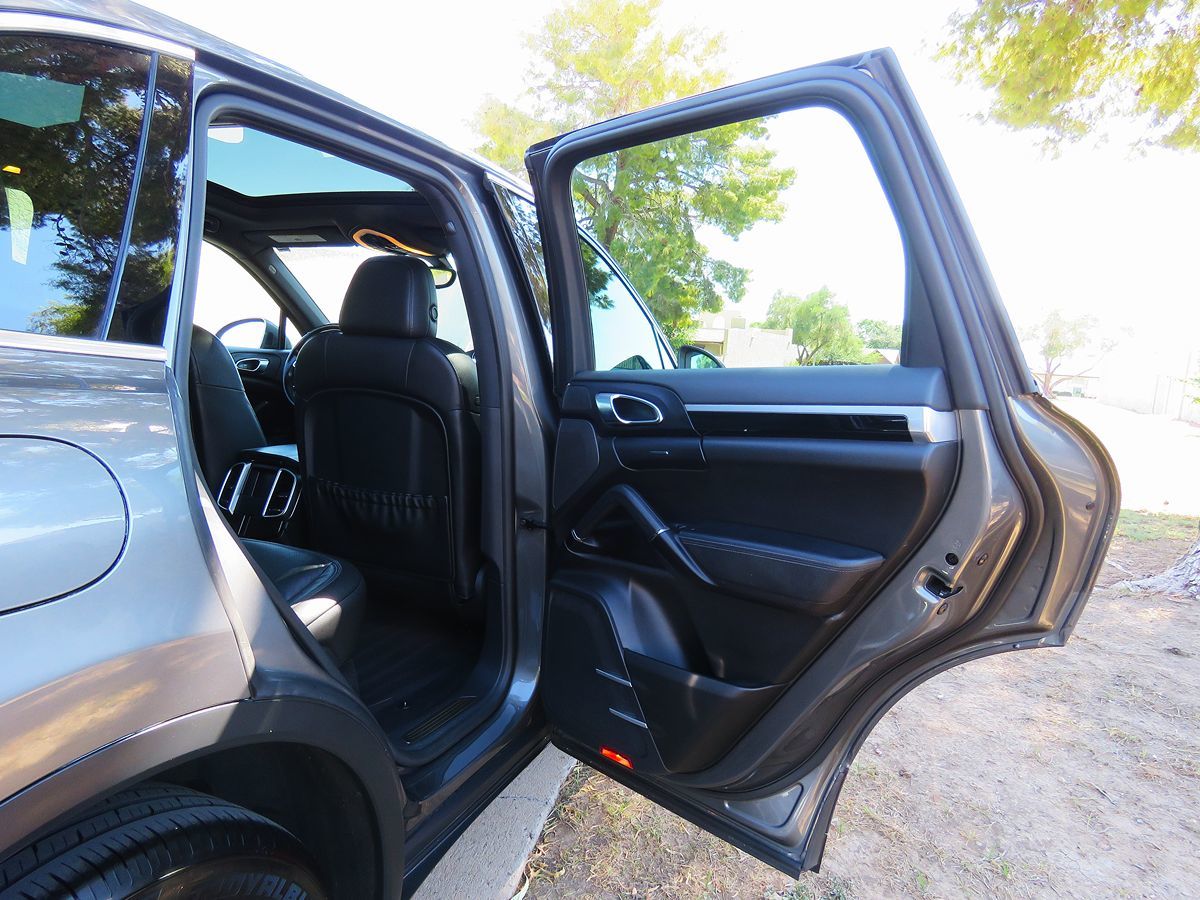 Photo 17 of this Porsche Cayenne