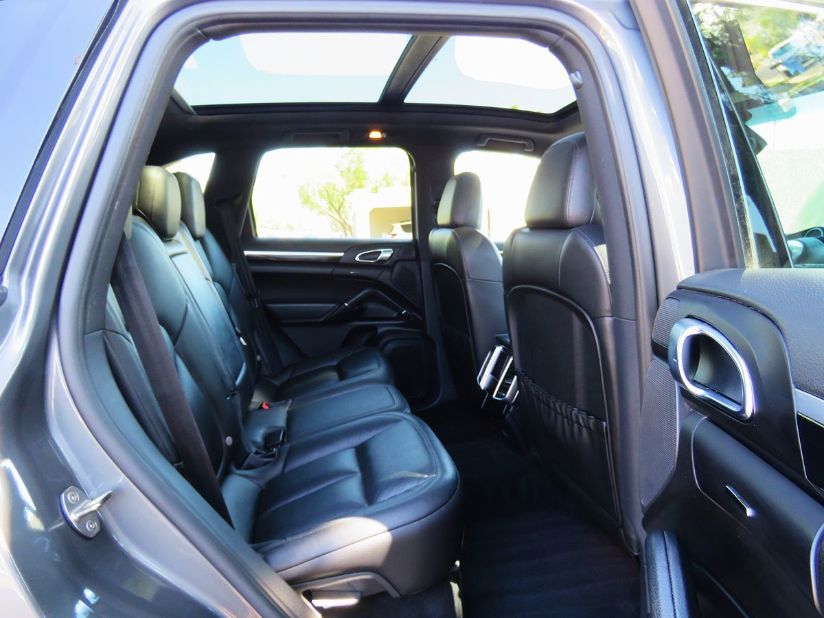 Photo 18 of this Porsche Cayenne
