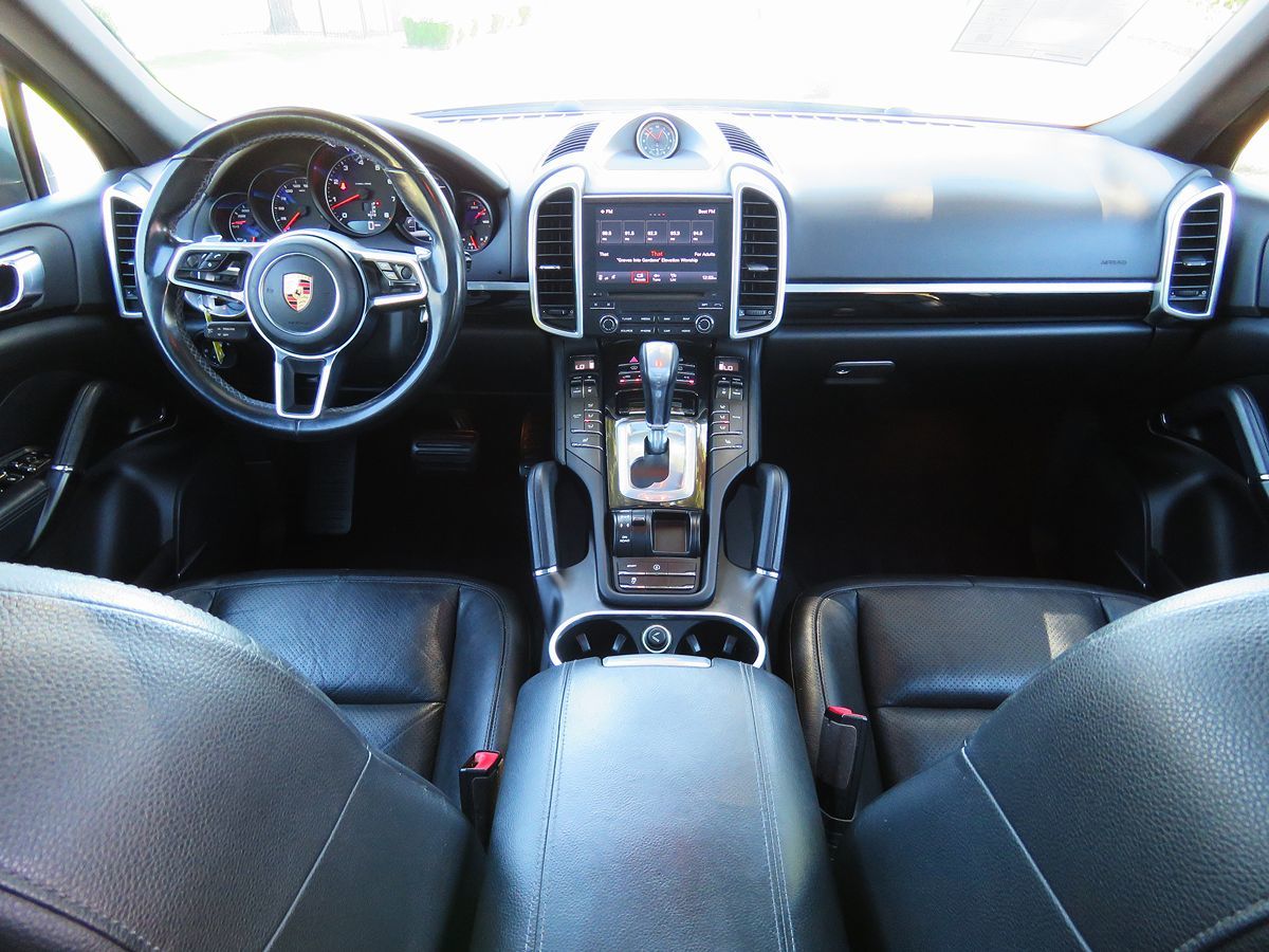 Photo 29 of this Porsche Cayenne