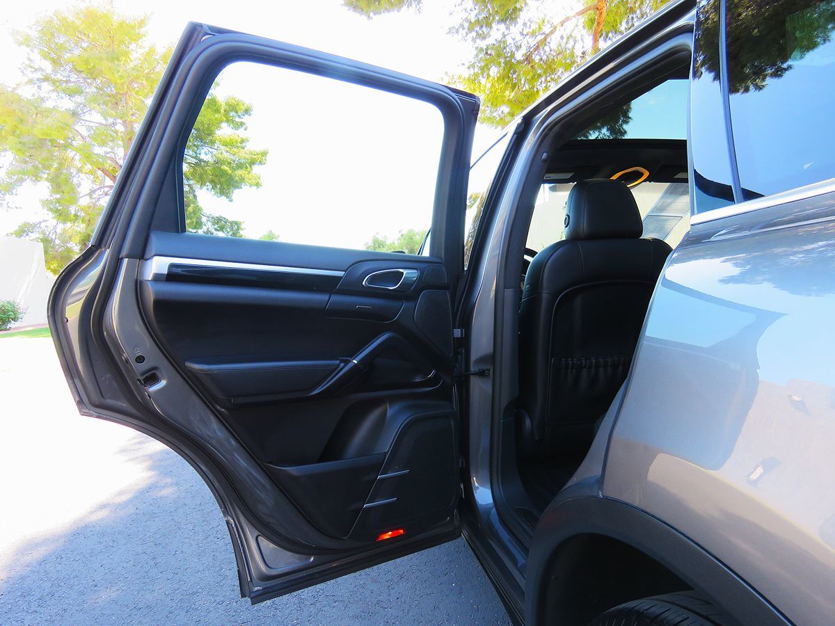 Photo 19 of this Porsche Cayenne