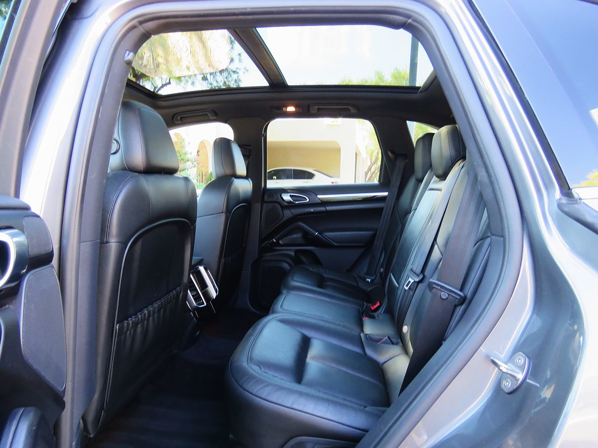 Photo 20 of this Porsche Cayenne