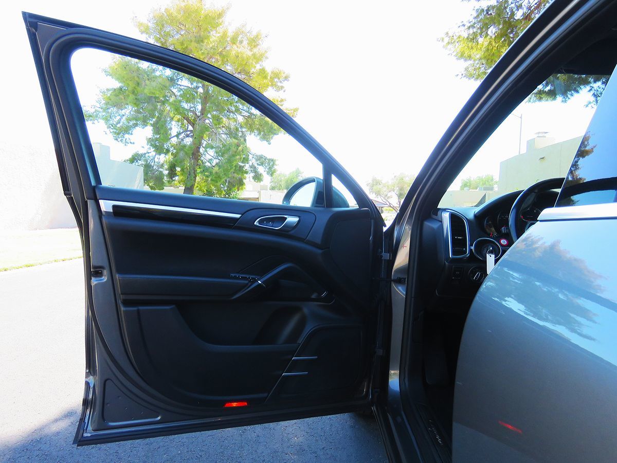 Photo 21 of this Porsche Cayenne