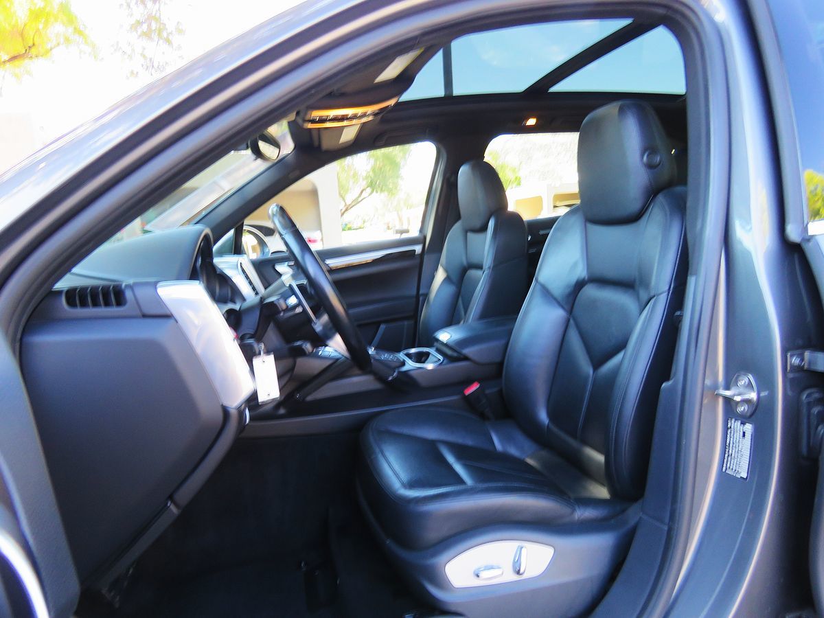 Photo 22 of this Porsche Cayenne