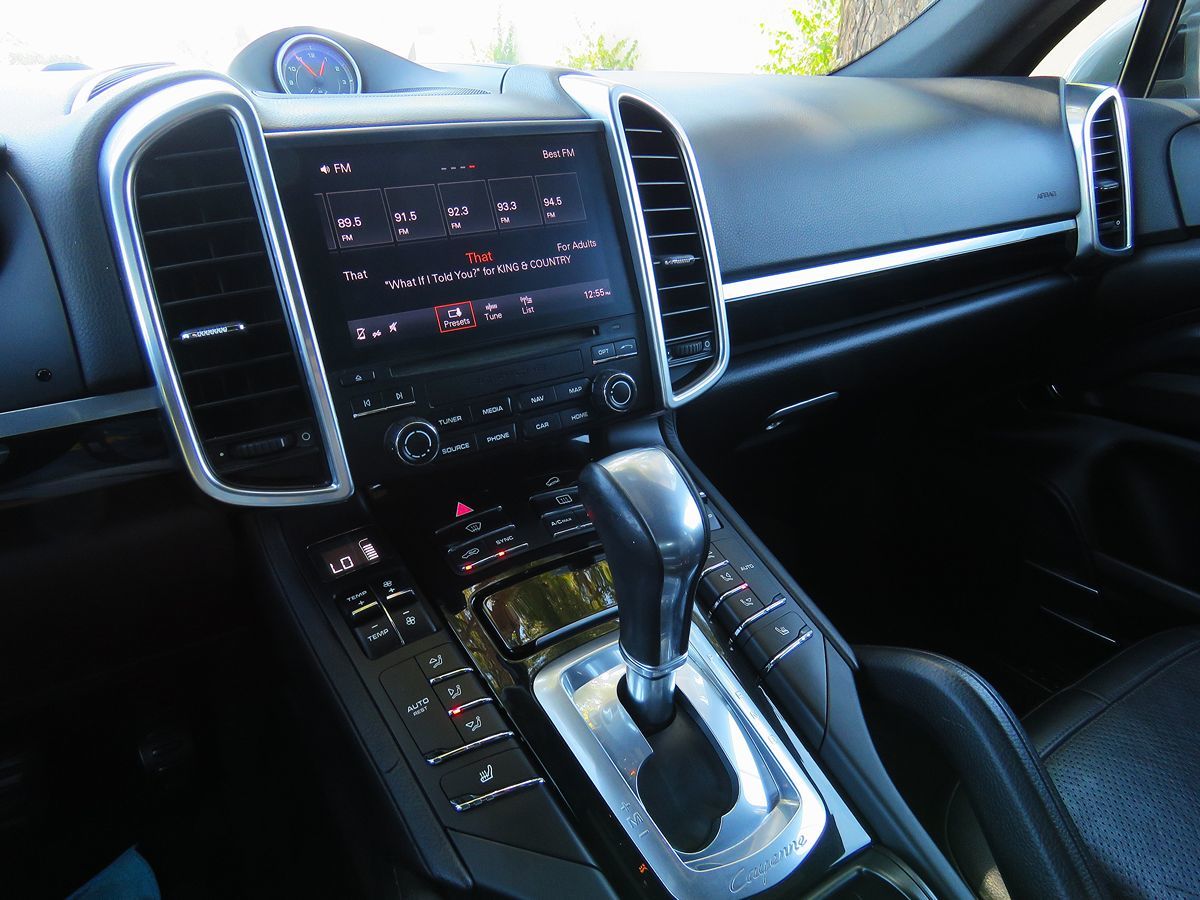 Photo 24 of this Porsche Cayenne