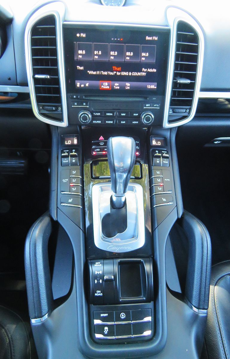 Photo 27 of this Porsche Cayenne