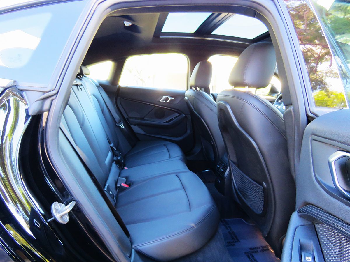 Photo 16 of this BMW 2 Series